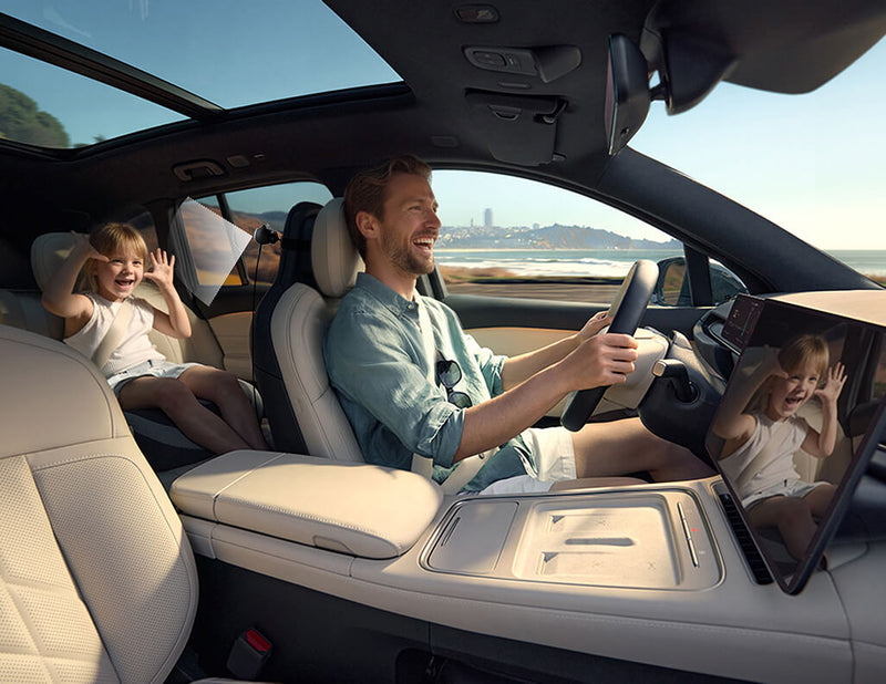 <h4><strong>See Back Seat in Real Time</strong></h4>